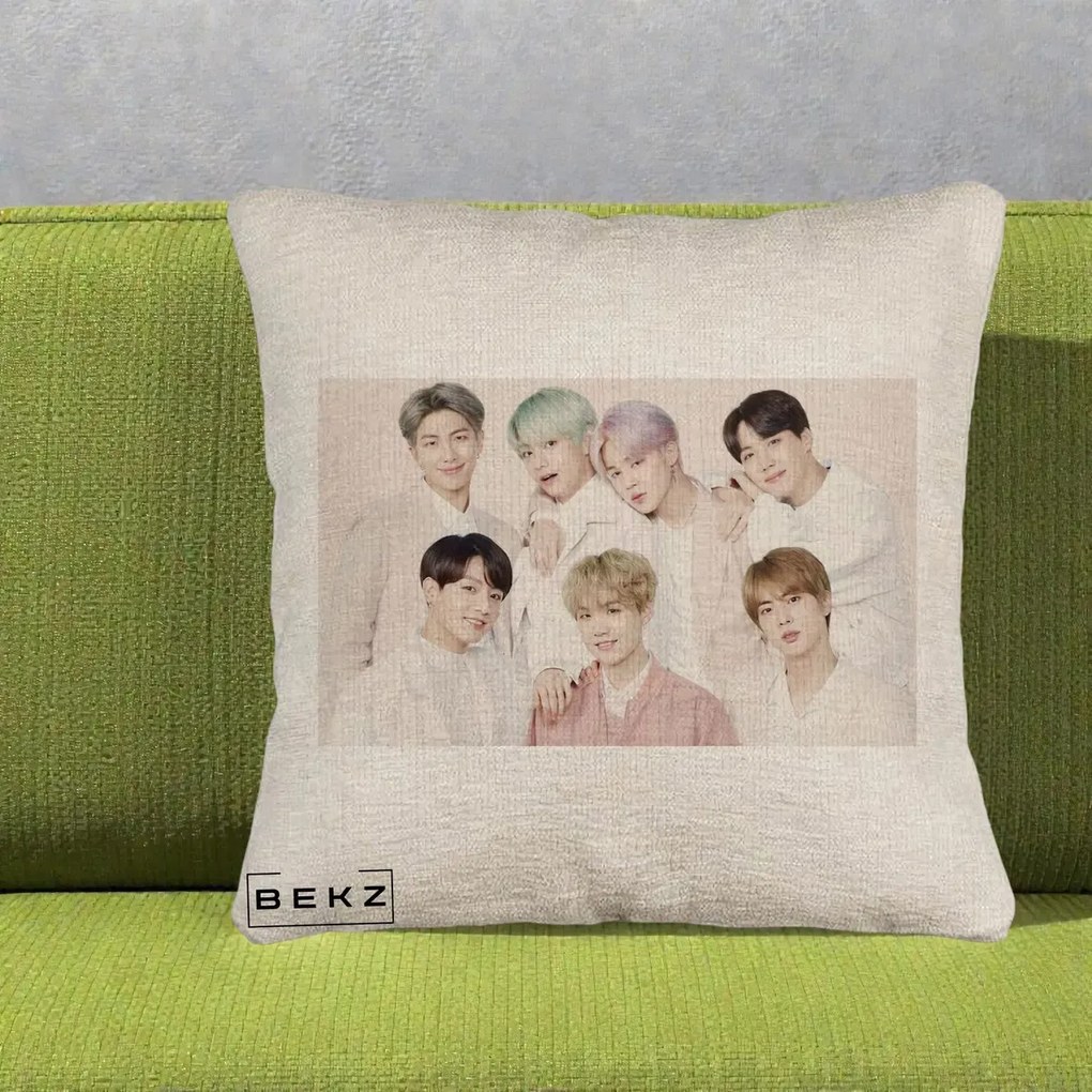 Perna Personalizata K-pop BTS Foto Grup Landscape Pastel, 40x40 cm, Bej Canapea, Husa Detasabila, Perna Inclusa, BEKZ®