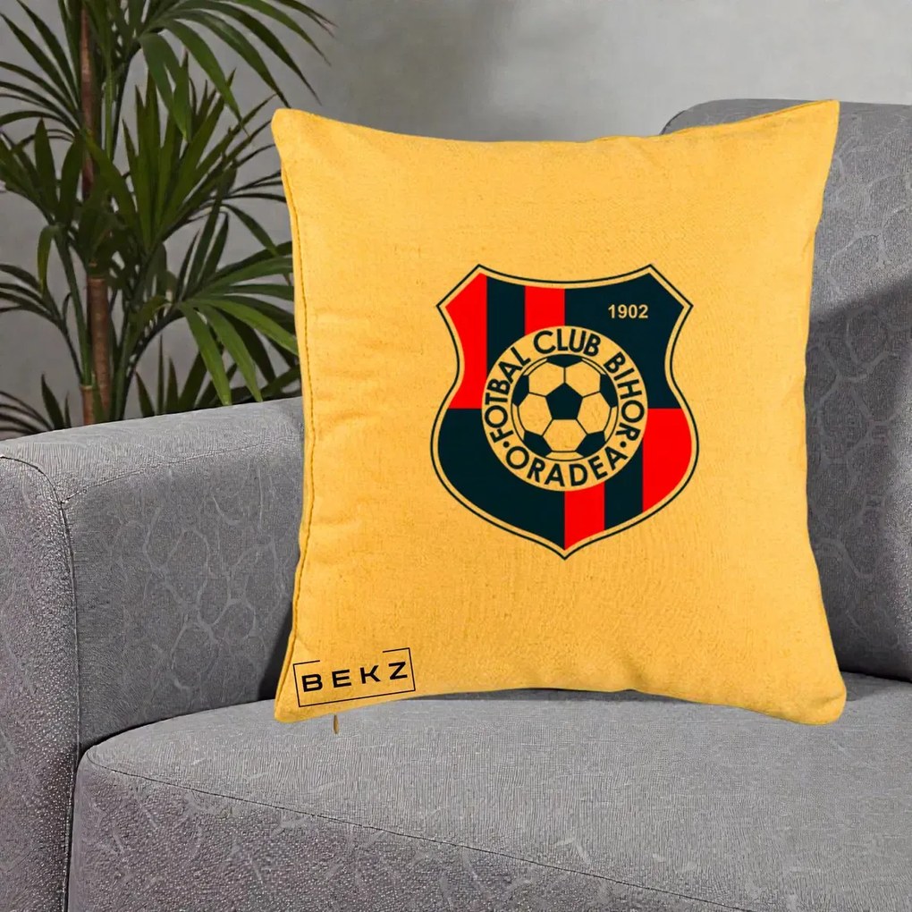 Perna Personalizata FC Bihor Oradea 1902 Fotbal, 40x40 cm, Galben, Husa Detasabila, Perna Inclusa, BEKZ®