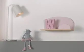 Această combinație KIDDY în roz constă dintr-un pat (90x200), noptieră, 2 rafturi de perete (45 și 65 cm), bară de siguranță și cutie de jucării.