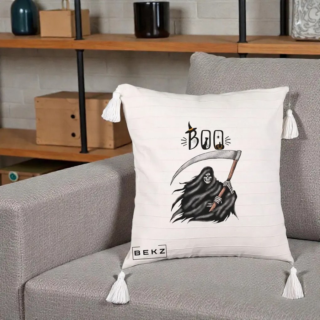 Perna Decorativa Halloween Boo Grim Reaper cu Coasa, 40x40 cm, Bej cu Franjuri, Husa Detasabila, Perna Inclusa, BEKZ®