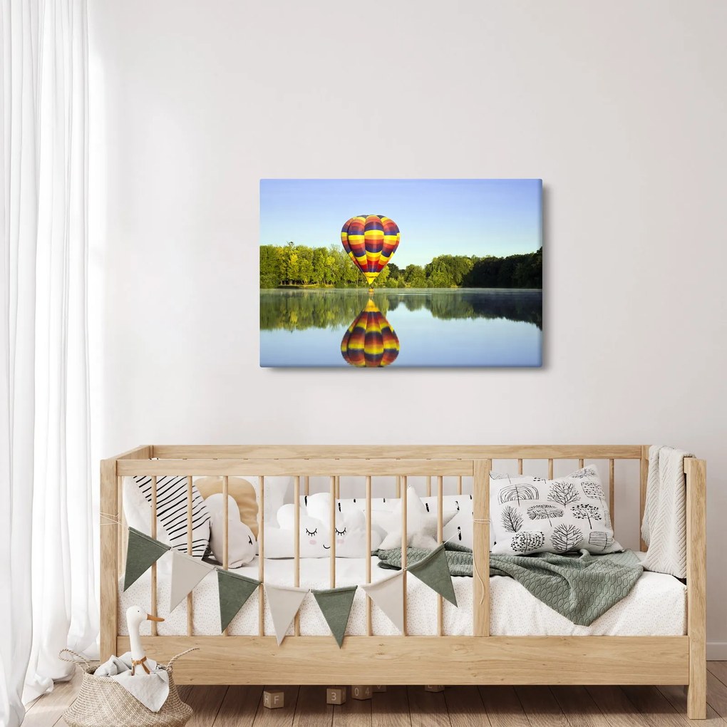 Tablou cu balon cu aer cald pe un lac (90x60 cm)