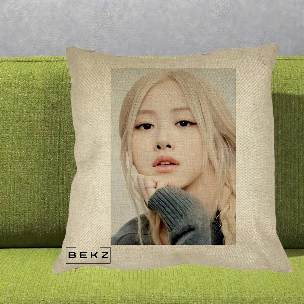 Perna Personalizata K-pop BLACKPINK Rose cu Jucarie de Plus, 40x40 cm, Crem, Husa Detasabila, Perna Inclusa, BEKZ®