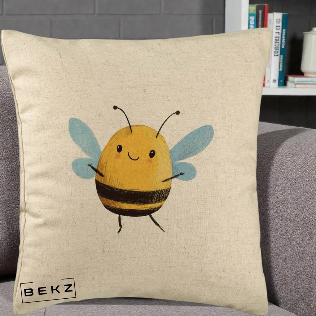 Perna Decorativa Buburuza pe Trifoi cu Patru Foi, 40x40 cm, Bej, Husa Detasabila, Perna Inclusa, BEKZ®