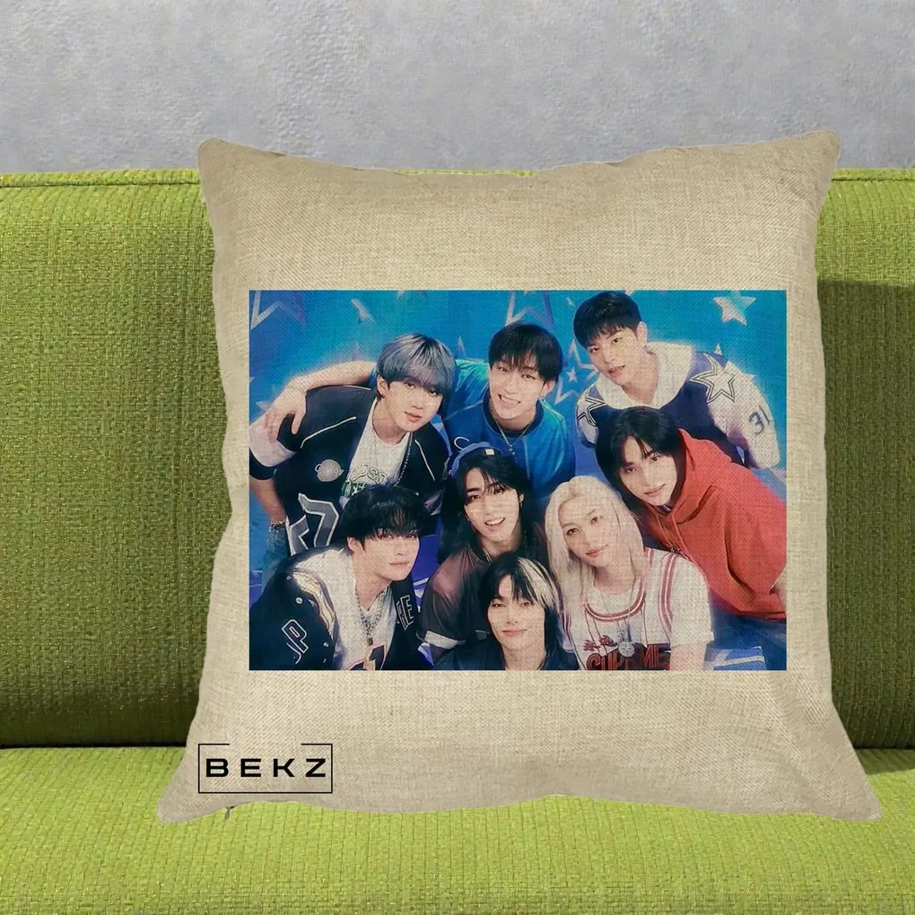 Perna Personalizata K-Pop Grup Foto Stele, 40x40 cm, Crem, Husa Detasabila, Perna Inclusa, BEKZ®