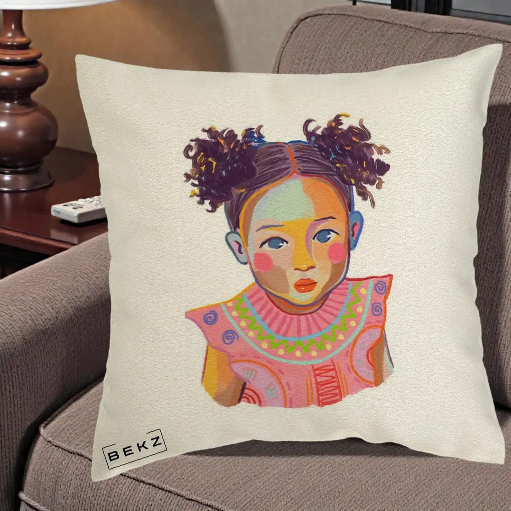 Perna Decorativa Fetita Vesela Portret Colorat, 40x40 cm, Ecru, Husa Detasabila, Perna Inclusa, BEKZ®