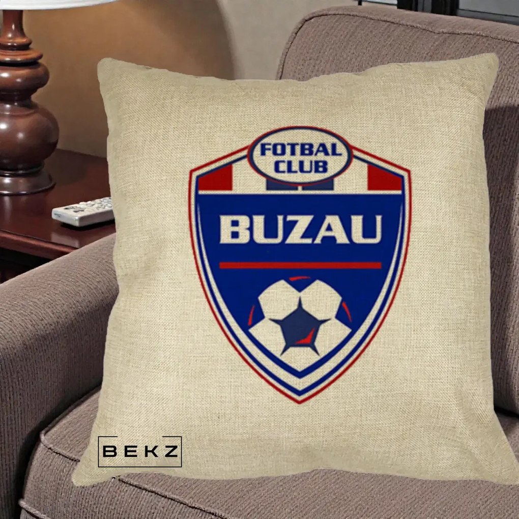Perna Personalizata FC Buzau Fotbal, 40x40 cm, Crem, Husa Detasabila, Perna Inclusa, BEKZ®