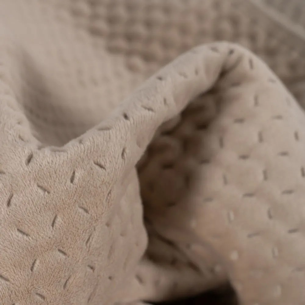 Cuvertură bej matlasată din catifea 240x260 cm – Ixia