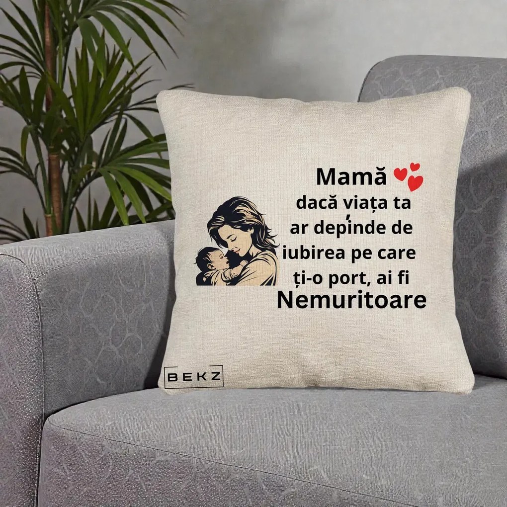 Perna personalizata mama: Mama Nemuritoare Aproape de Bebe, 40x40 cm cu Umplutura, Bej Canapea, BEKZ
