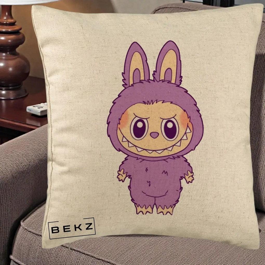 Perna Personalizata Labubu Violet Solo, 40x40 cm, Bej, Husa Detasabila, Perna Inclusa, BEKZ®