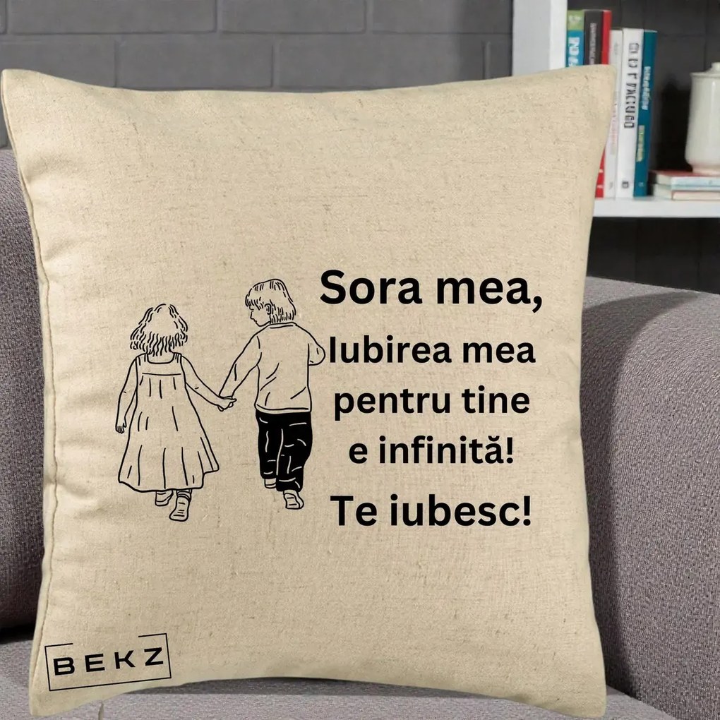 Cadou pentru Sora - Perna Personalizata Sora Mea Te Iubesc Copii Tinand Maini din Spate, 40x40 cm, Bej, Husa Detasabila, Perna Inclusa, BEKZ®