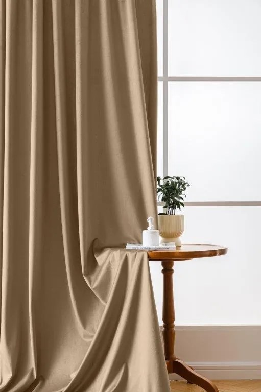 Draperie opaca maro deschis VELVET 135x250 cm Agățat: Rejansa
