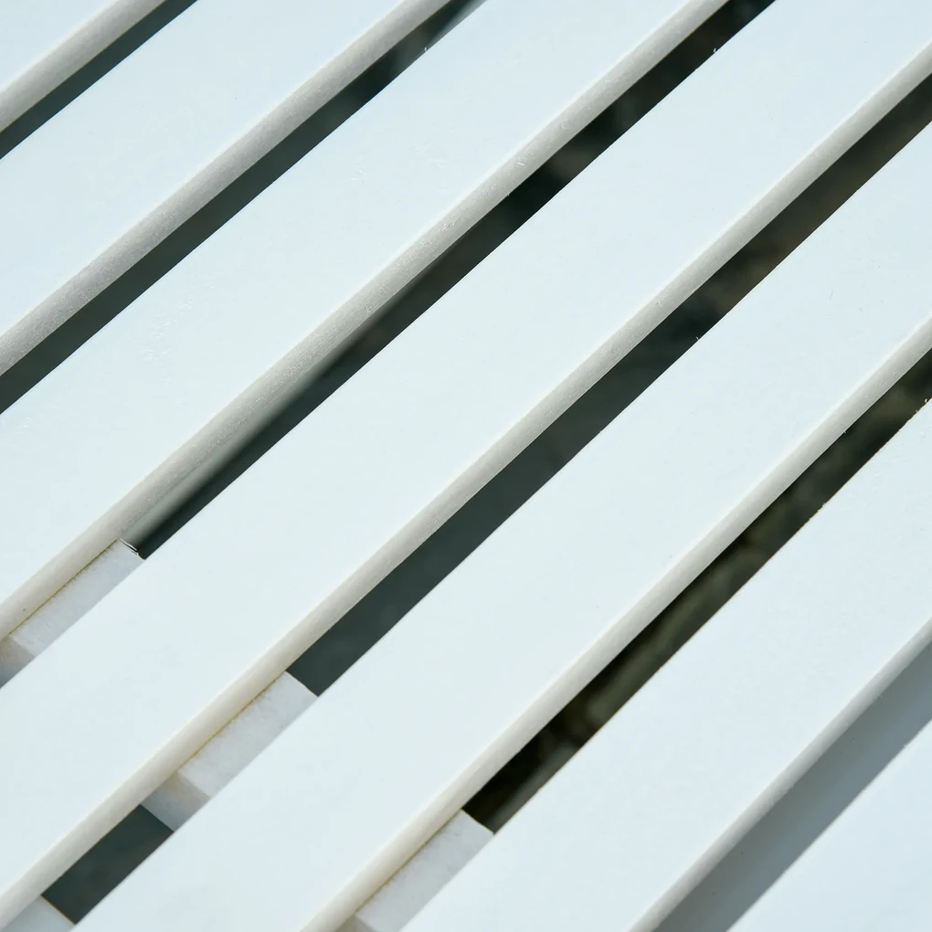 Outsunny Bancă Balansoar cu 2 Locuri din Lemn de Plop, Design Clasic, Alb | Aosom Romania
