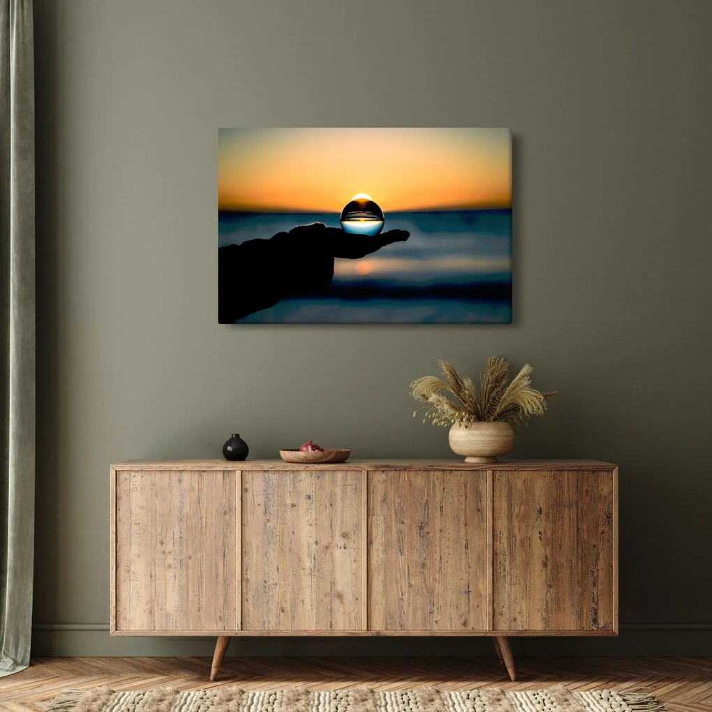 Tabloul cu bilă din sticlă în palmă (90x60 cm)