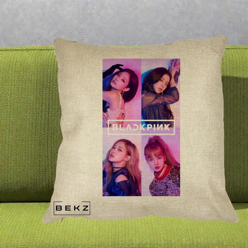 Perna Personalizata K-pop BLACKPINK Poster Colaj 4 Membre Violet Roz, 40x40 cm, Crem, Husa Detasabila, Perna Inclusa, BEKZ®