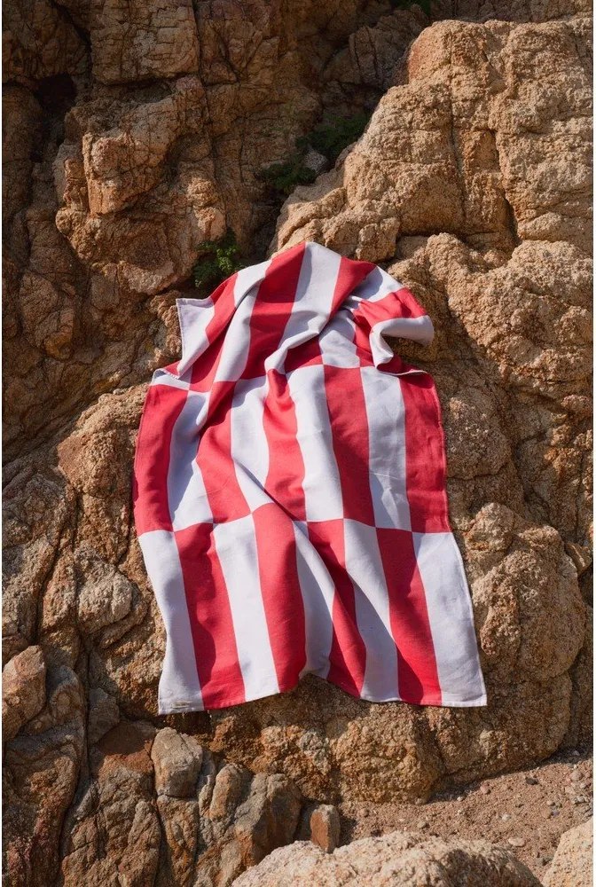 Prosop de plajă roșu/albastru deschis din bumbac 100x160 cm Su – noo.ma