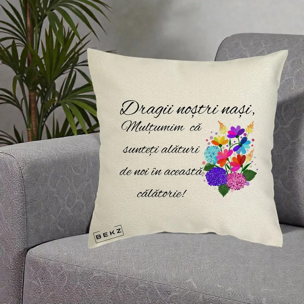 Cadou pentru Nasi - Perna Personalizata Dragii Nostri Nasi Multumim cu Flori Multicolore, 40x40 cm, Ecru, Husa Detasabila, Perna Inclusa, BEKZ®