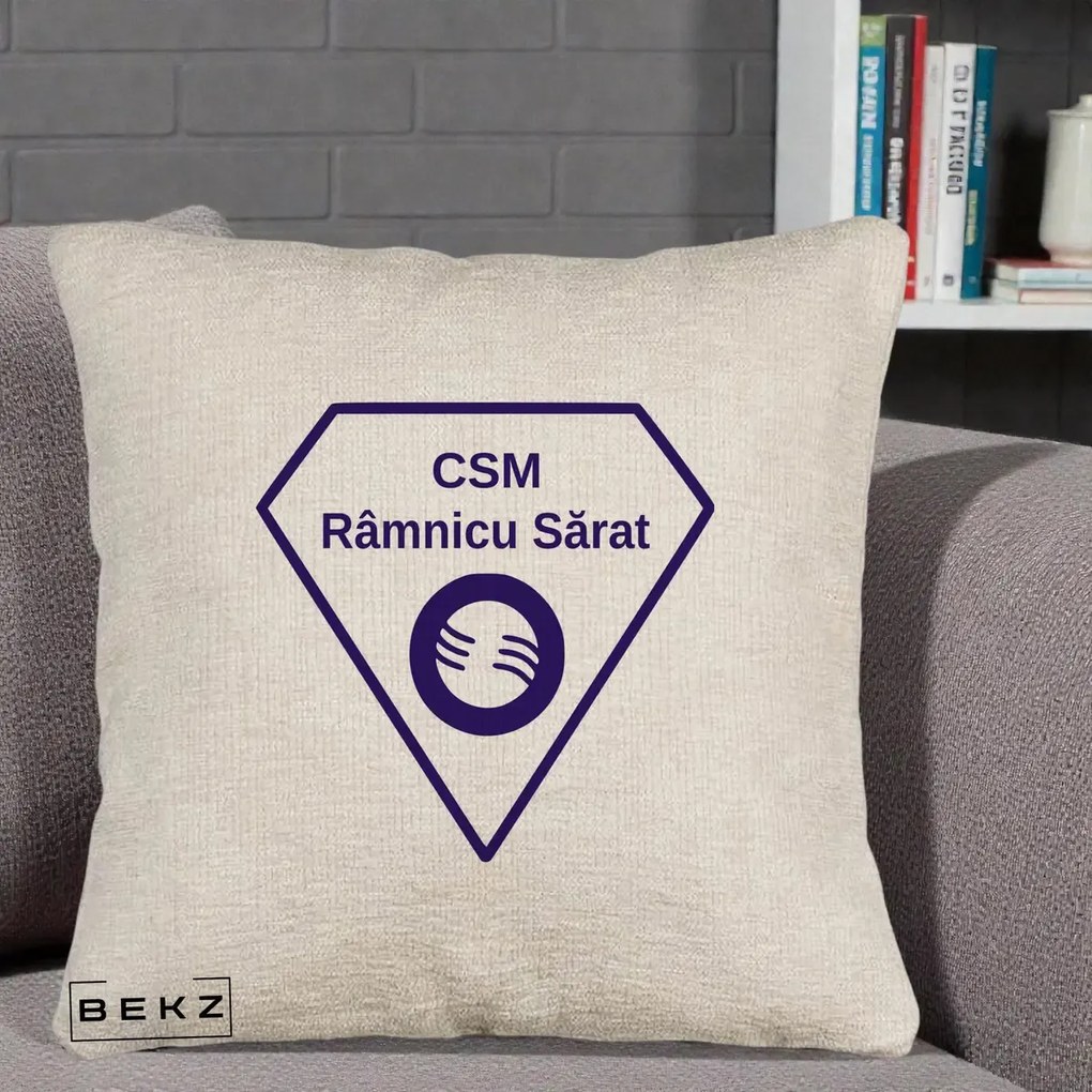 Perna Personalizata CSM Ramnicu Sarat Fotbal, 40x40 cm, Bej Canapea, Husa Detasabila, Perna Inclusa, BEKZ®