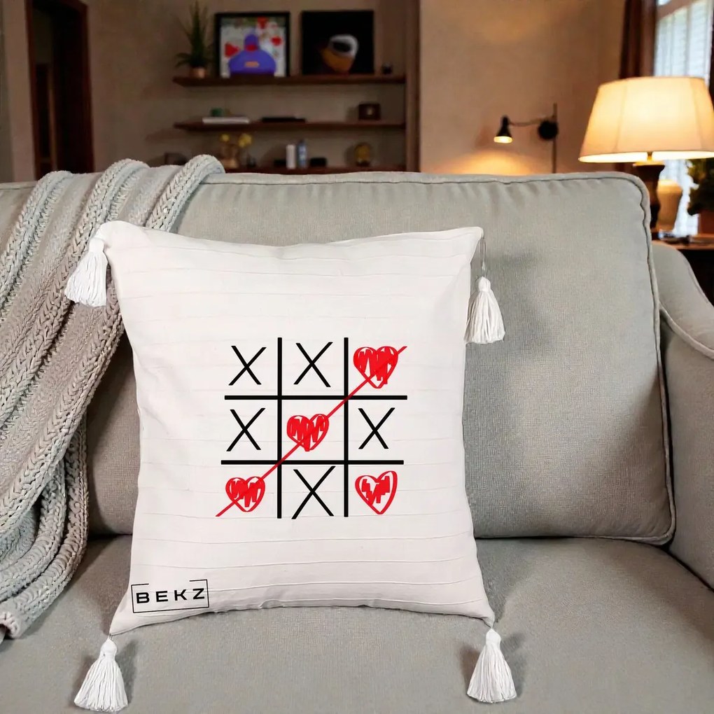 Cadou Romantic - Perna Personalizata Love Joc X si Inima cu Castigator Iubire, 40x40 cm, Bej cu Franjuri, Husa Detasabila, Perna Inclusa, BEKZ®