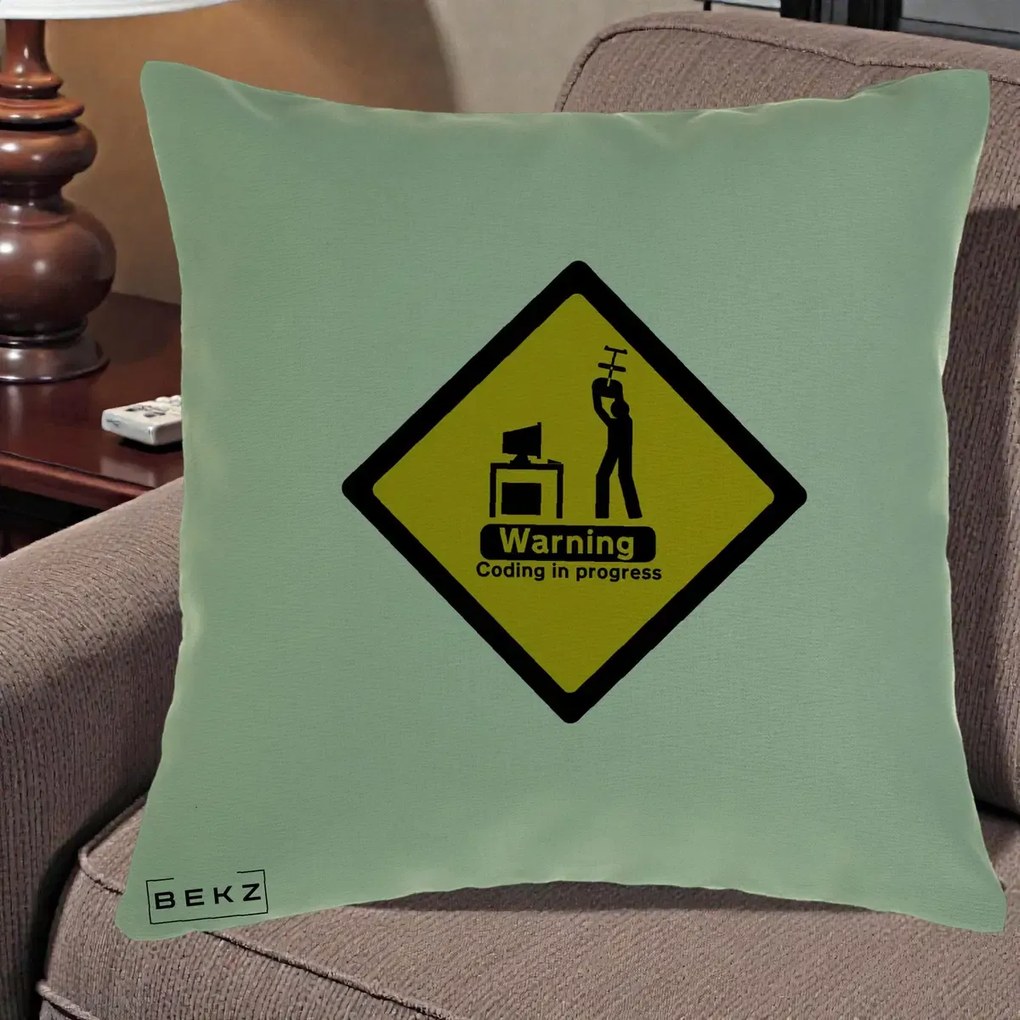 Perna Personalizata Warning Coding in Progress, 40x40 cm, Verde, Husa Detasabila, Perna Inclusa, BEKZ®