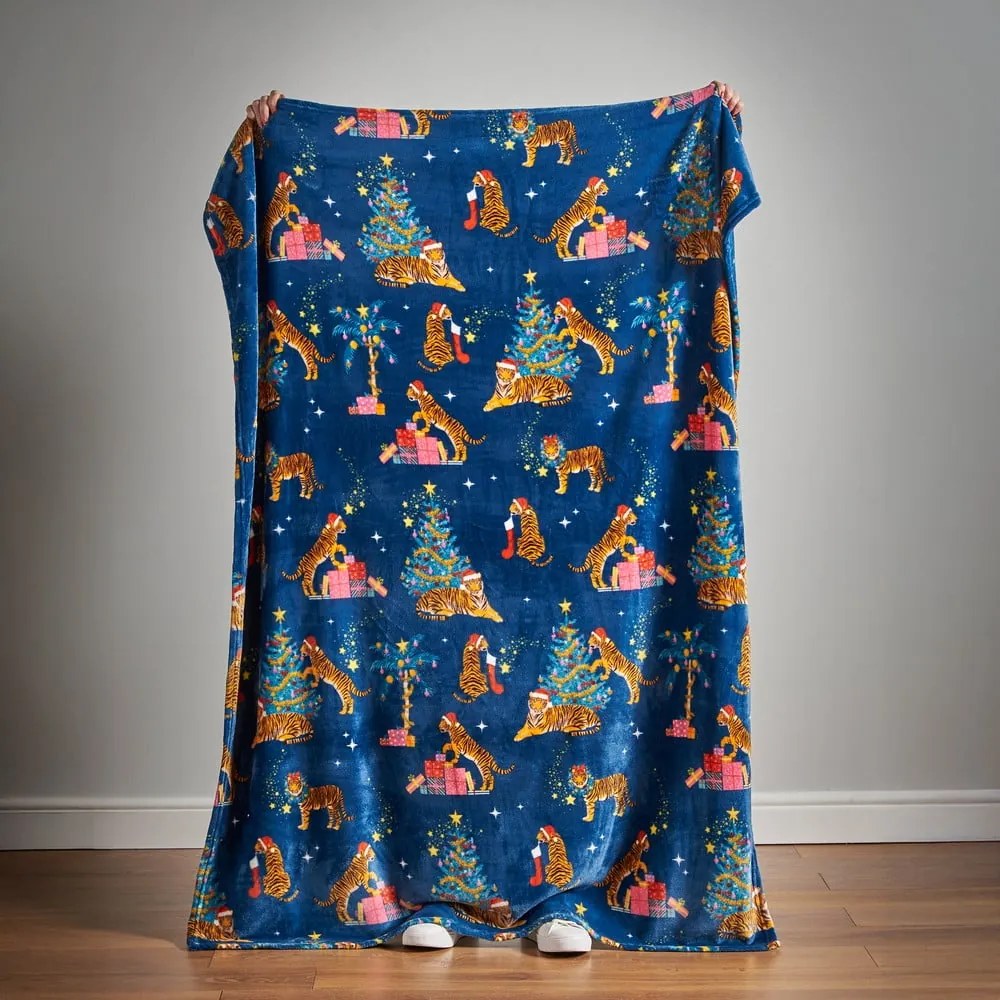 Pătură albastră din micropluș/cocolino 130x170 cm cu model de Crăciun Christmas Tiger – Catherine Lansfield