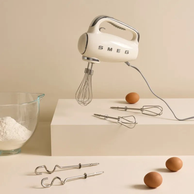 Mixer manual SMEG 50's Style HMF01CREU, 250 W, 9 viteze, Functie Turbo, Afisaj LED, Timer, Accesorii, Crem