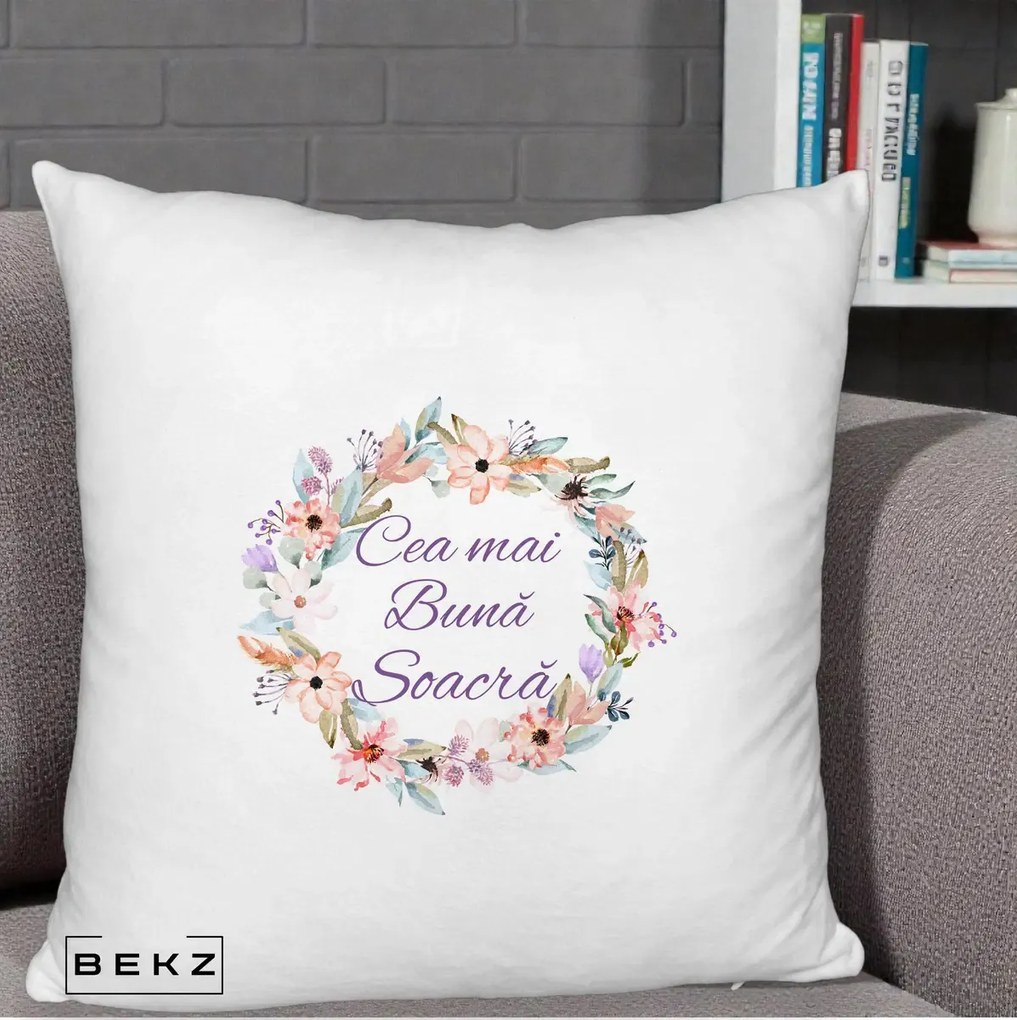Cadou pentru Soacra - Perna Personalizata Cea mai Buna Soacra cu Coronita Flori Boho Pastel, 40x40 cm, Alb Pufos, Husa Detasabila, Perna Inclusa, BEKZ®