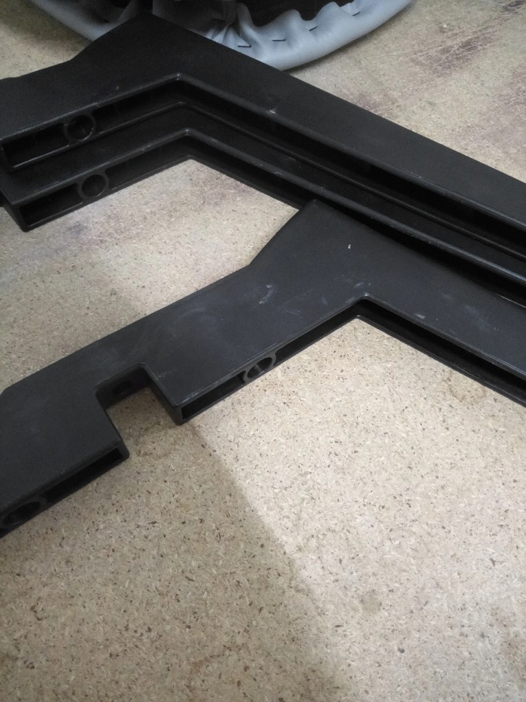 OFERTA Scaun gri deschis BALI MARK cu picioare negre calitatea II-a