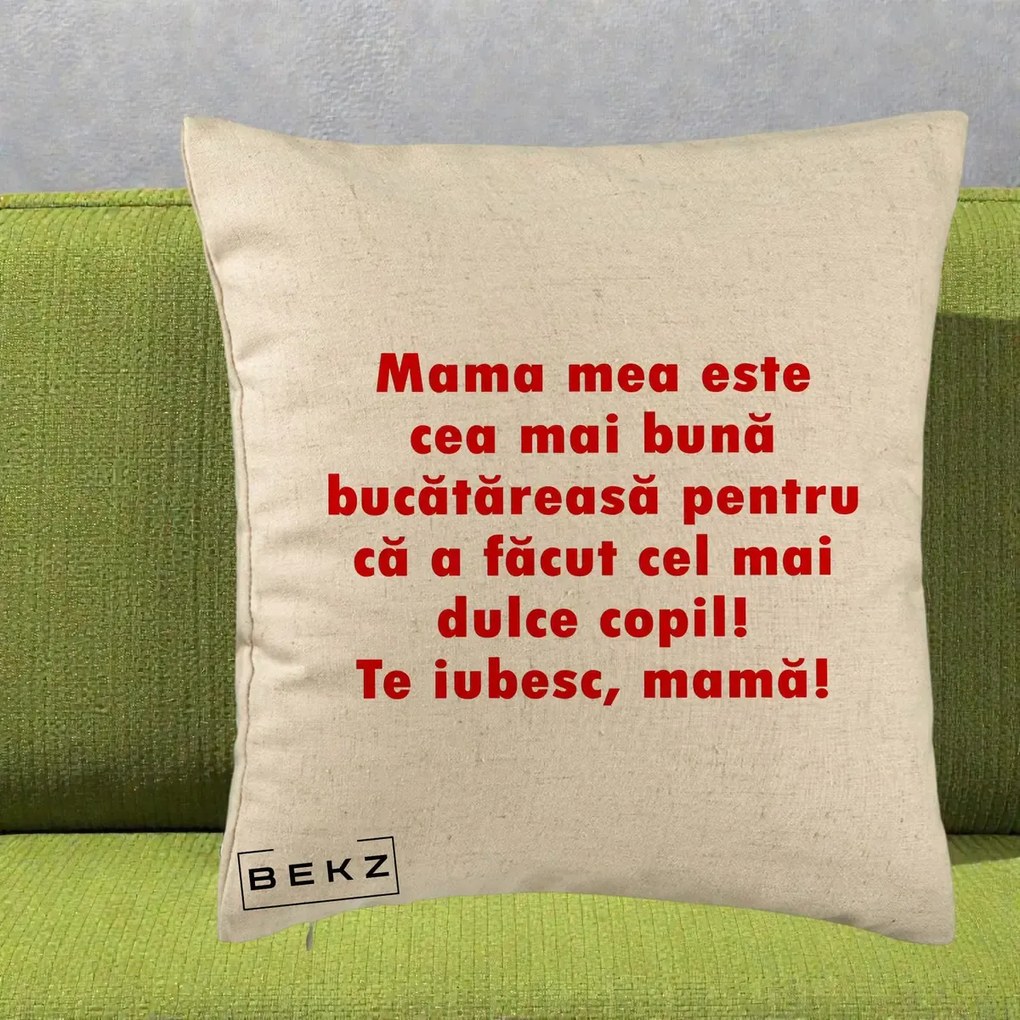 Cadou pentru Mama - Perna Personalizata Mama cea Mai Buna Bucatareasa, 40x40 cm, Bej, Husa Detasabila, Perna Inclusa, BEKZ®