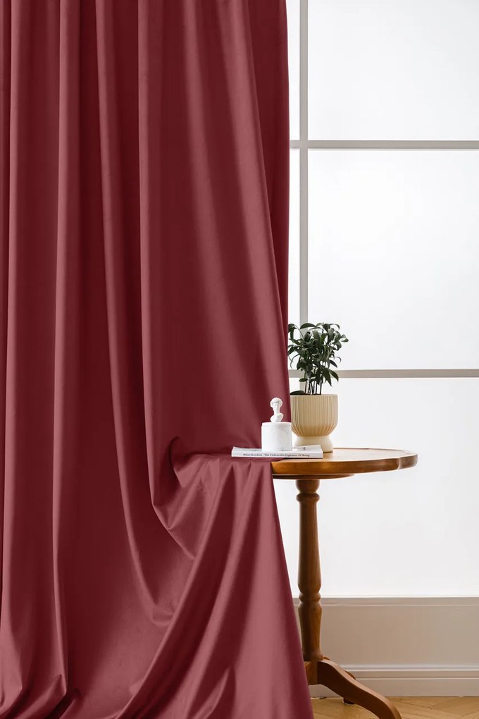 Draperie opaca visiniu VELVET 135x250 cm Sistem de agatare: Rejansa