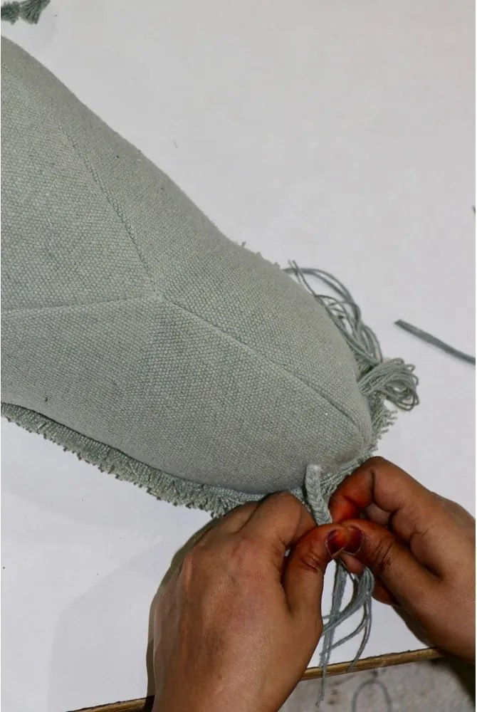 Coș de jucării pentru copii crem-verde salvie din material textil 60x24x30 cm Big Snail – Lorena Canals