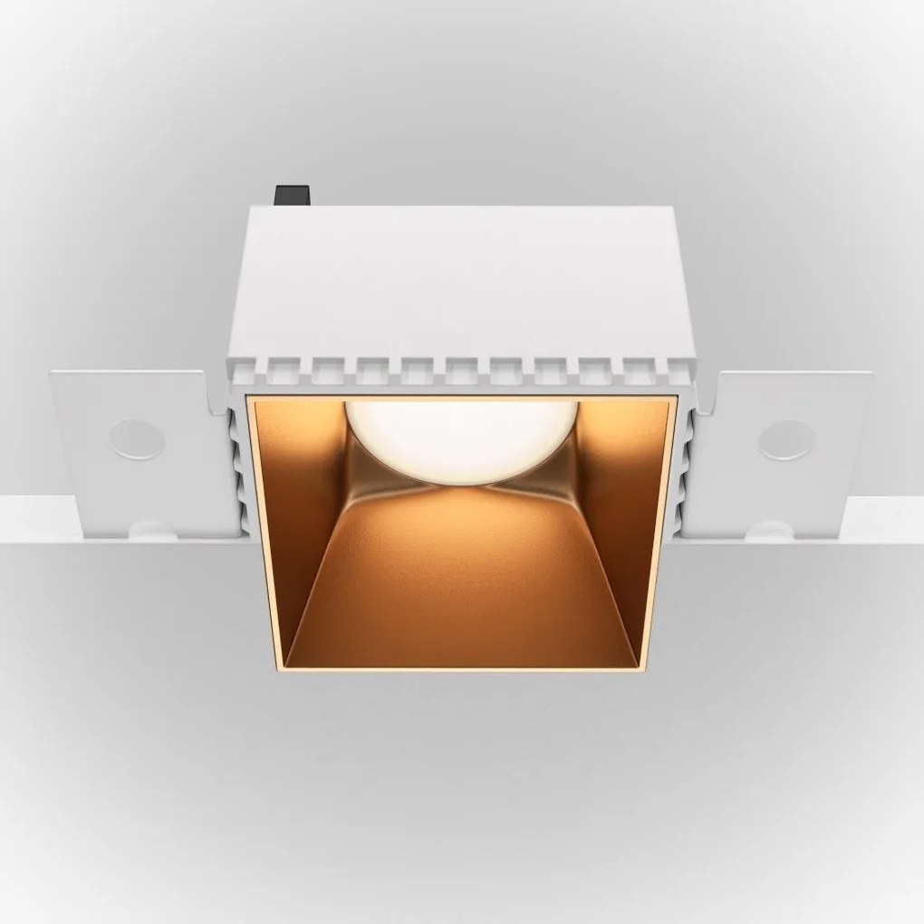 Spot incastrabil design tehnic Share alb, auriu mat 7,5x7,5cm