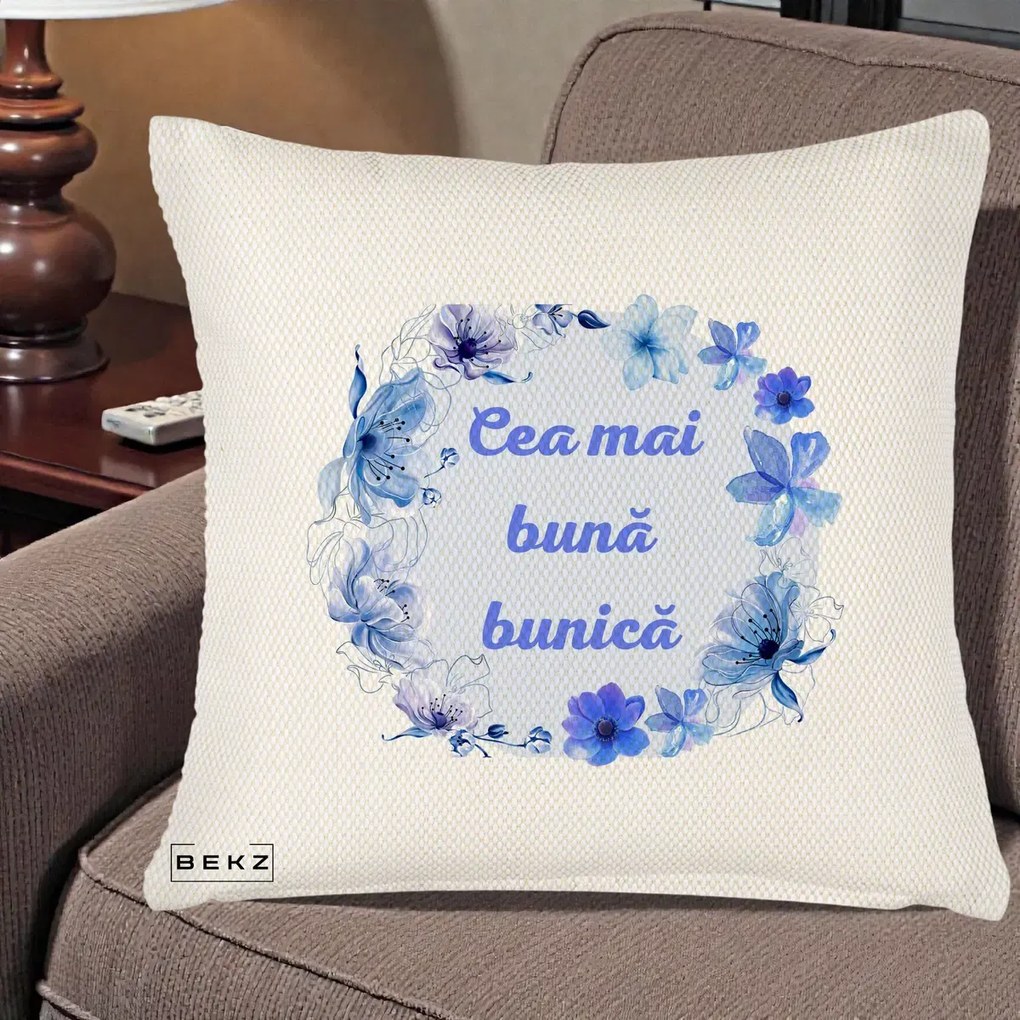 Cadou pentru Bunica - Perna Personalizata Cea Mai Buna Bunica Coronita Flori Albastre Acuarela, 40x40 cm, Crem Reliefat, Husa Detasabila, Perna Inclusa, BEKZ®