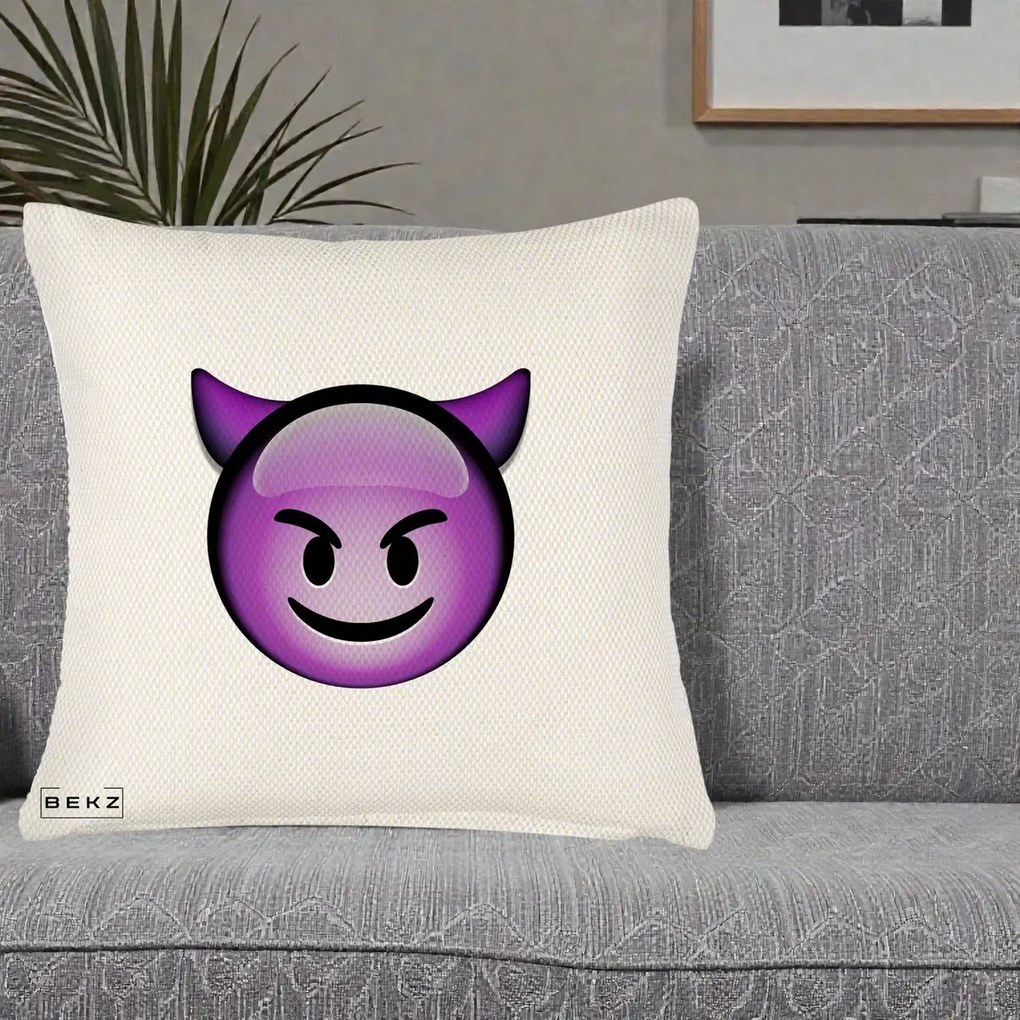 Perna Decorativa Emoji Diavol Mov, 40x40 cm, Crem Reliefat, Husa Detasabila, Perna Inclusa, BEKZ®