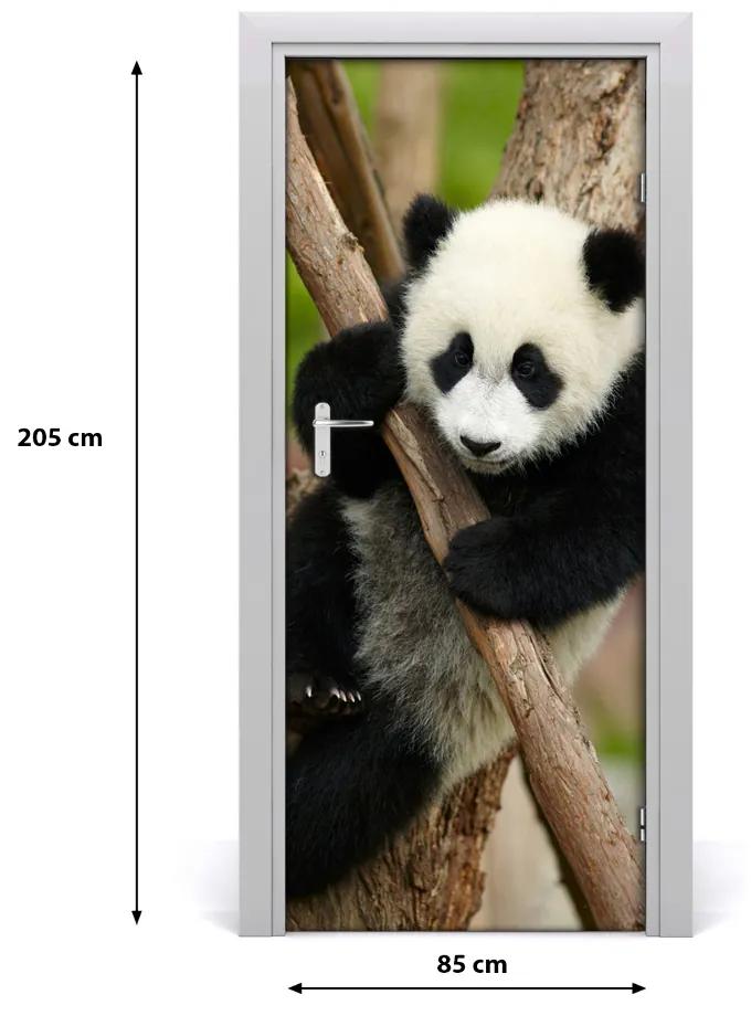 Autocolante pentru usi Panda într-un copac