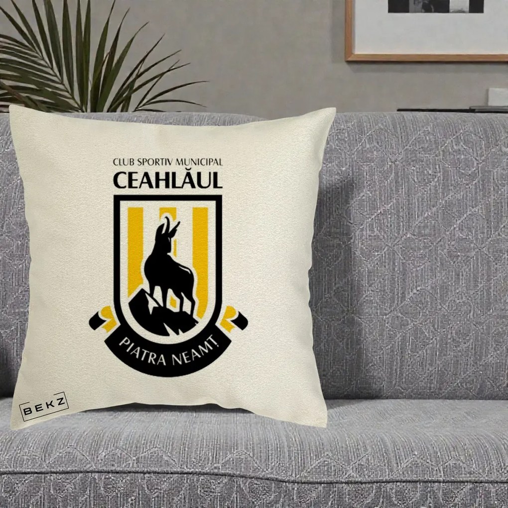 Perna Personalizata CSM Ceahlaul Piatra Neamt Fotbal, 40x40 cm, Ecru, Husa Detasabila, Perna Inclusa, BEKZ®
