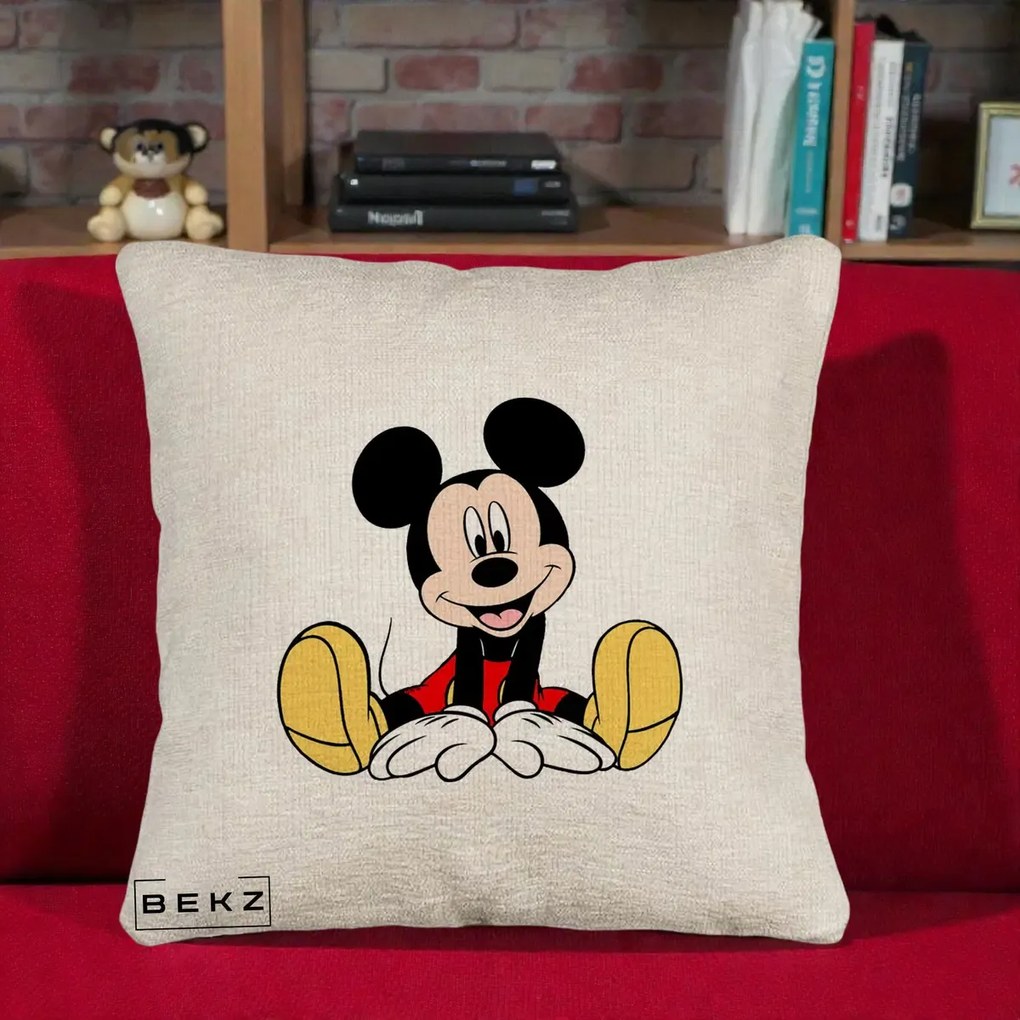 Perna Personalizata Mickey Mouse Relaxat, 40x40 cm, Bej Canapea, Husa Detasabila, Perna Inclusa, BEKZ®