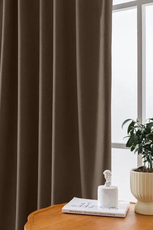 Draperie opaca maro VELVET 135x250 cm Sistem de agatare: Rejansa