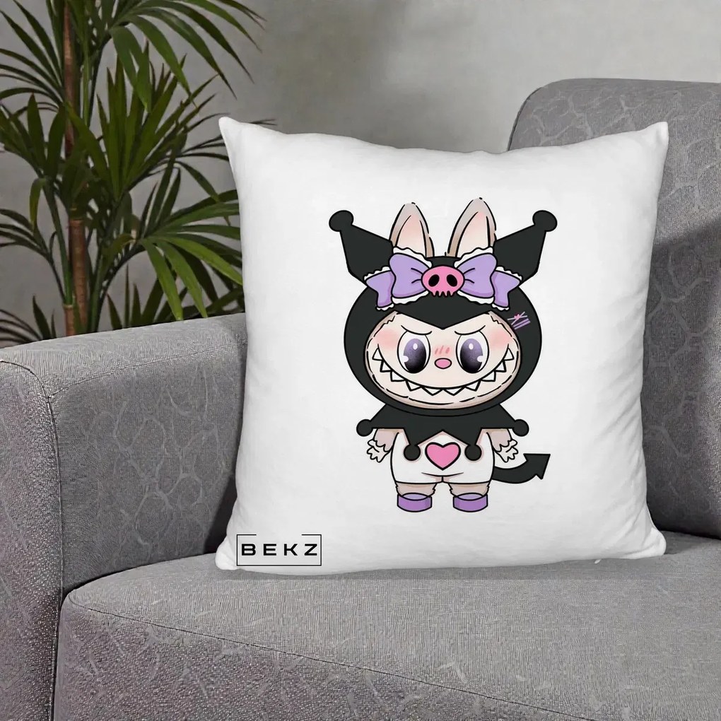 Perna Personalizata Labubu x Kuromi, 40x40 cm, Alb Pufos, Husa Detasabila, Perna Inclusa, BEKZ®