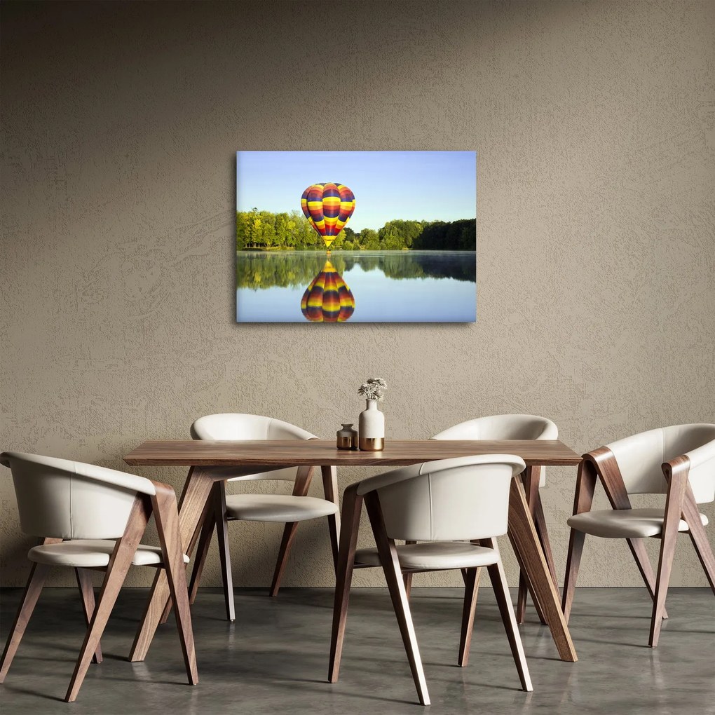 Tablou cu balon cu aer cald pe un lac (70x50 cm)