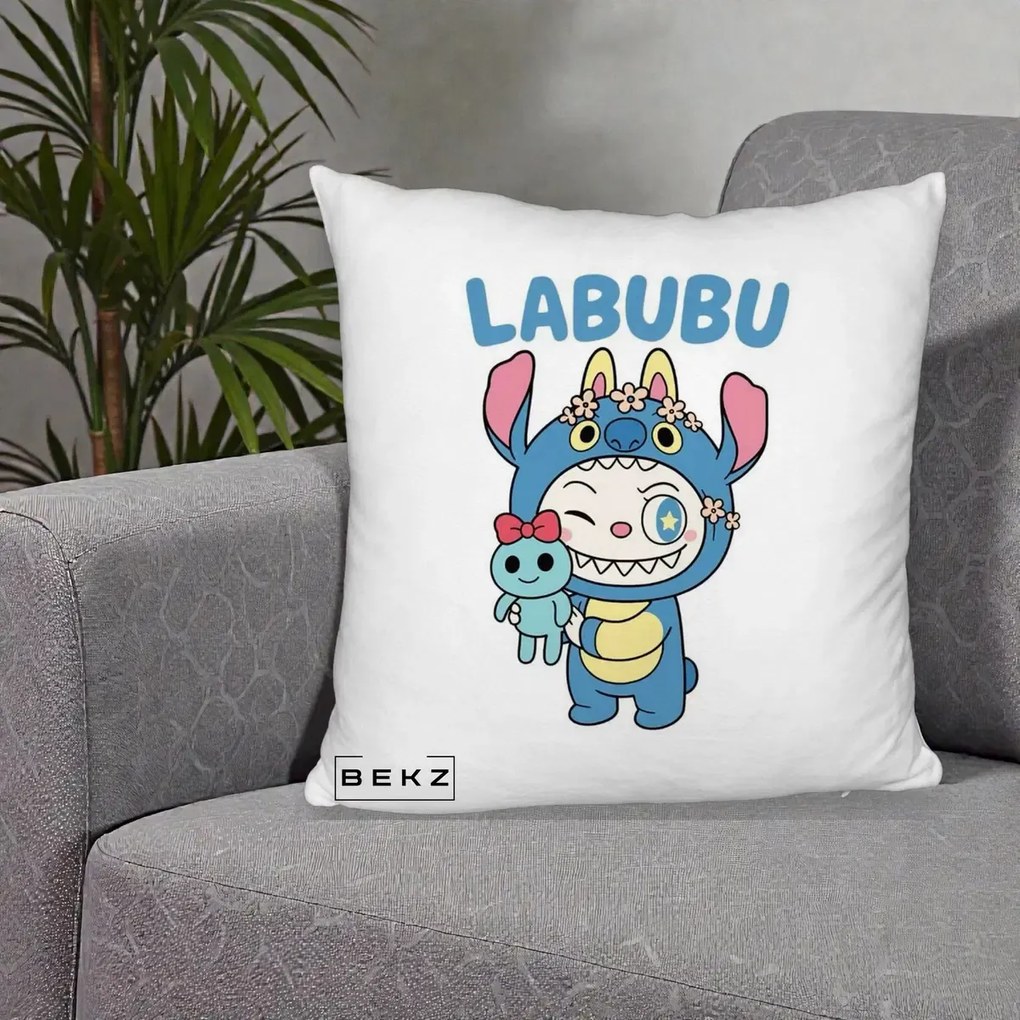 Perna Personalizata Labubu x Stitch cu Flori, 40x40 cm, Alb Pufos, Husa Detasabila, Perna Inclusa, BEKZ®