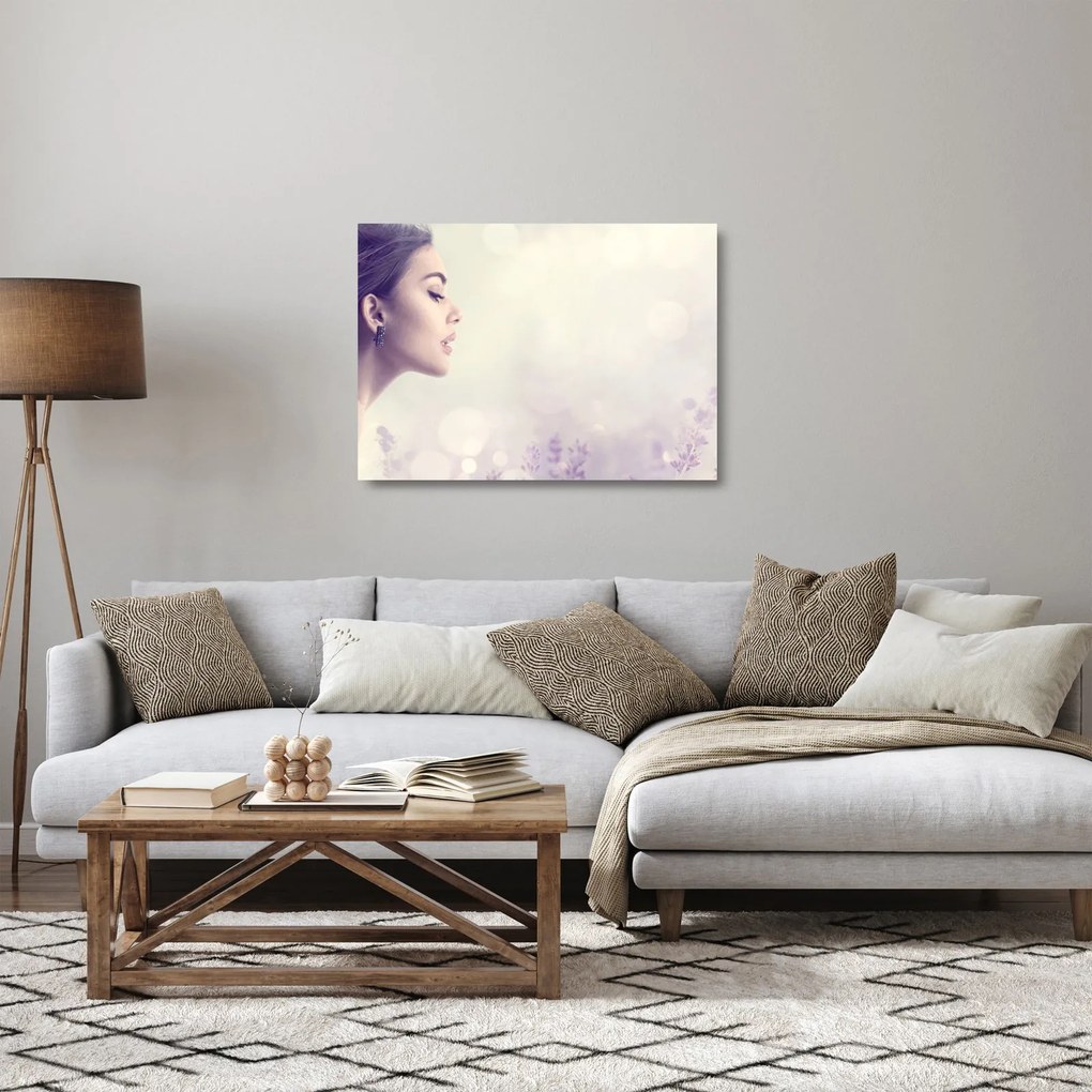 Tablou pe sticlă - Femeia cu lavandă (70x50 cm)