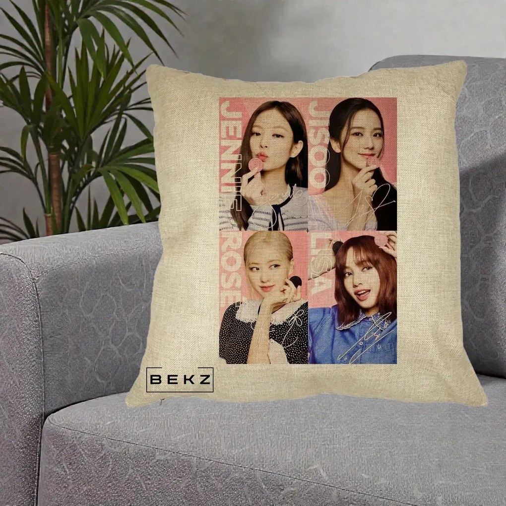 Perna Personalizata K-pop BLACKPINK Colaj 4 Portrete cu Semnature, 40x40 cm, Crem, Husa Detasabila, Perna Inclusa, BEKZ®