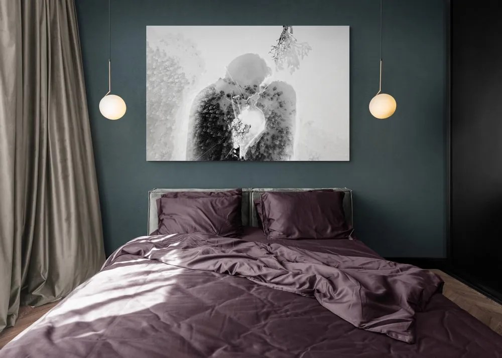 Tablou cuplu îndrăgostit sub vâsc în design alb-negru