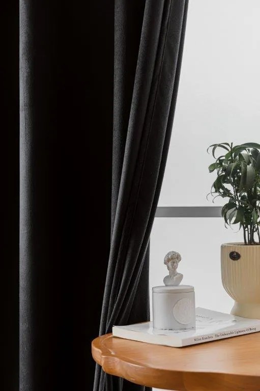 Draperie opaca neagra VELVET 140x250 cm Agatat: Inele metalice