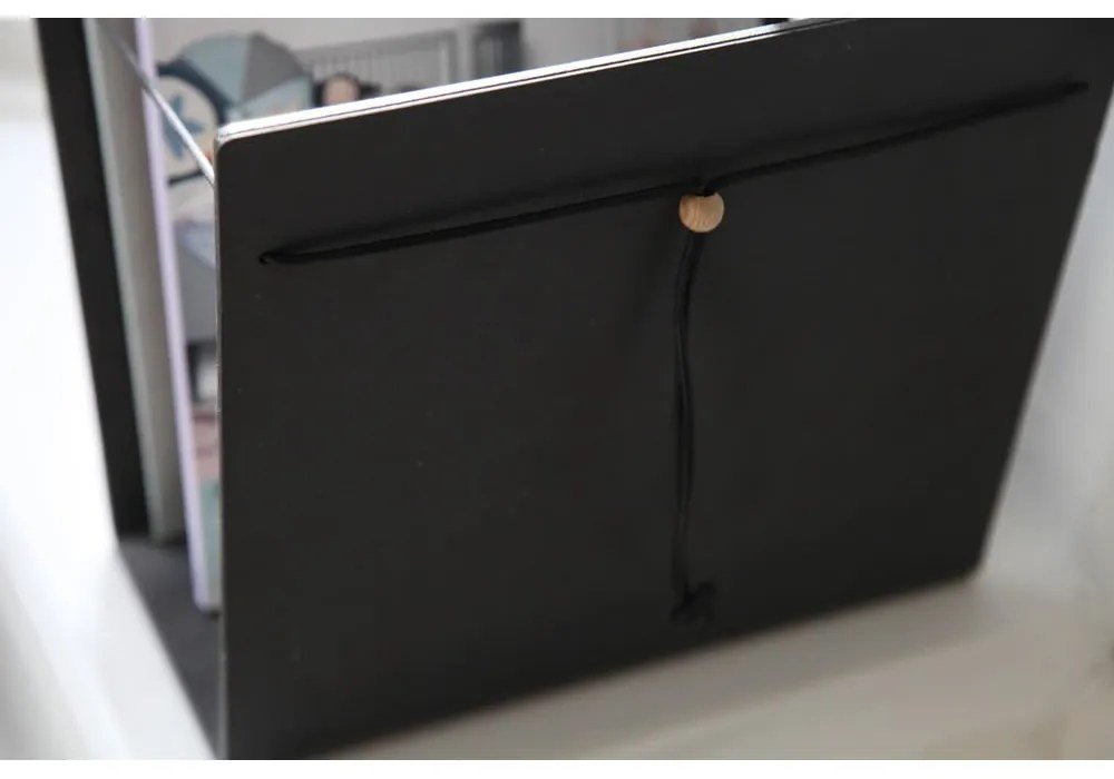 Suport de reviste din metal și din piele ecologică Nupo M – LIND DNA