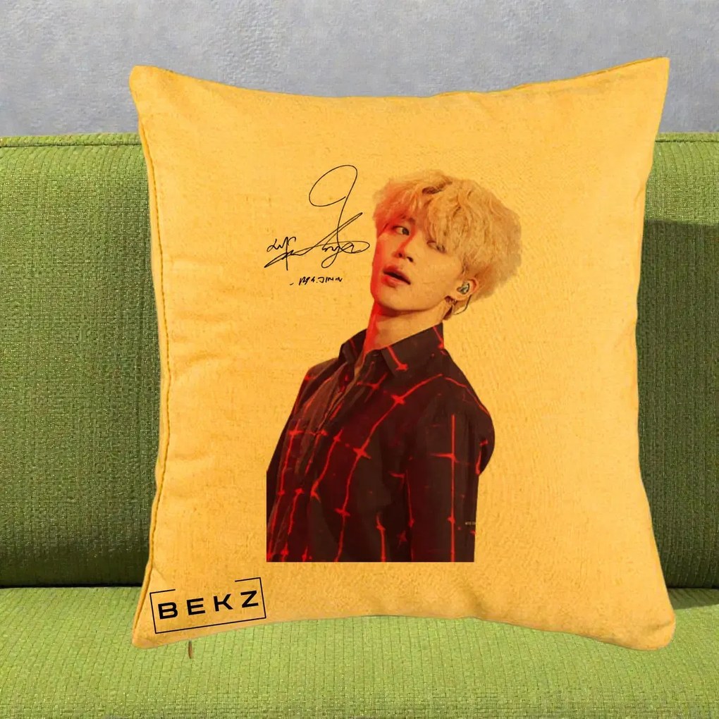 Perna Personalizata K-pop BTS Jimin Portret Artistic par Blond Autograf, 40x40 cm, Galben, Husa Detasabila, Perna Inclusa, BEKZ®
