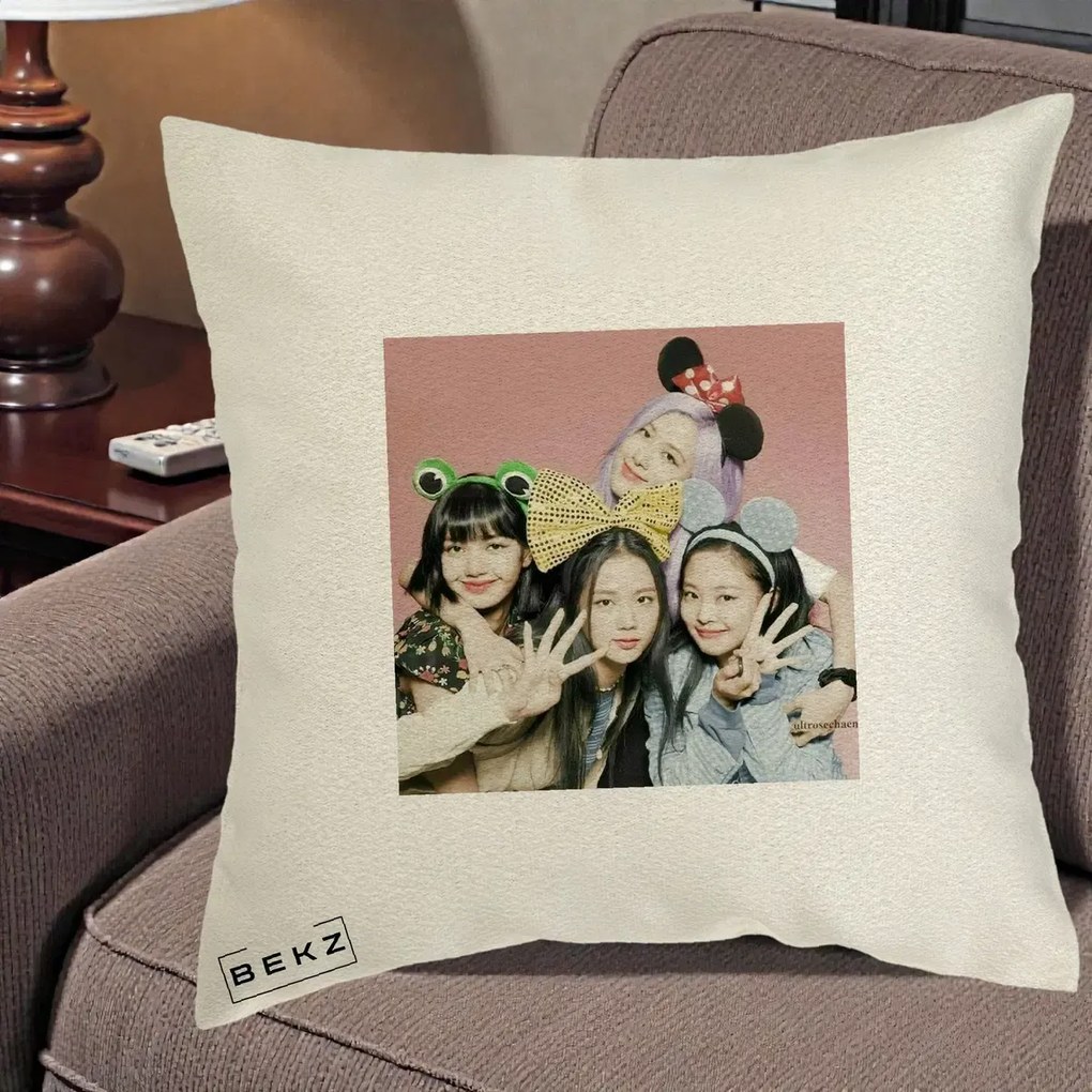Perna Personalizata K-pop BLACKPINK Accesorii Haioase, 40x40 cm, Ecru, Husa Detasabila, Perna Inclusa, BEKZ®