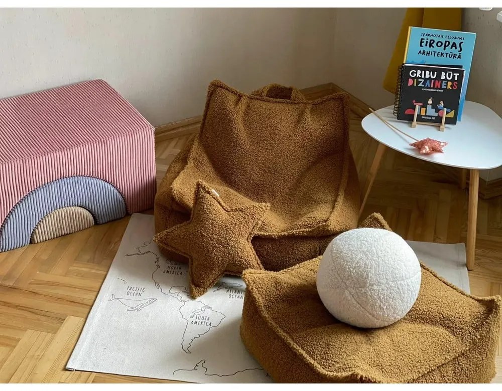 Pernă decorativă pentru copii maro cu tapițerie din țesătură bouclé Star – Wigiwama