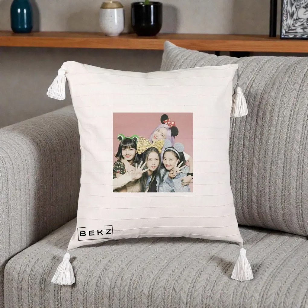 Perna Personalizata K-pop BLACKPINK Accesorii Haioase, 40x40 cm, Bej cu Franjuri, Husa Detasabila, Perna Inclusa, BEKZ®