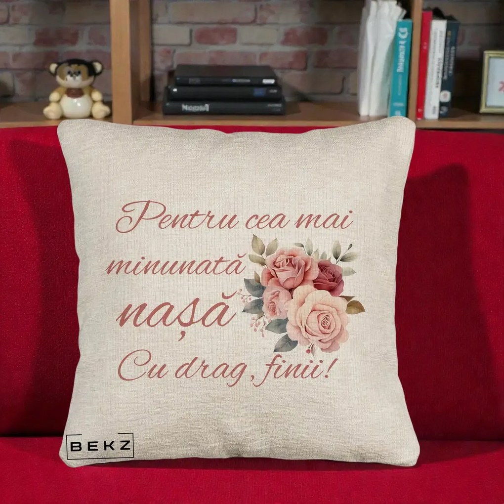 Cadou pentru Nasa - Perna Personalizata Pentru Cea mai Minunata Nasa Cu drag Finii, 40x40 cm, Bej Canapea, Husa Detasabila, Perna Inclusa, BEKZ®